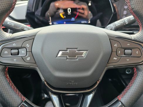 Used 2025 Chevrolet Trax RS image 24