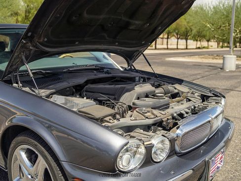 Used 2006 Jaguar XJ8 RWD image 17