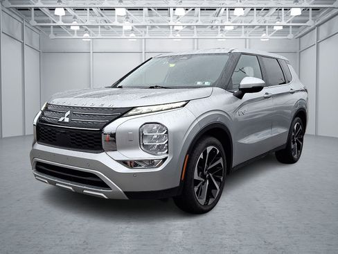 Used 2024 Mitsubishi Outlander SE AWD/4WD image 3