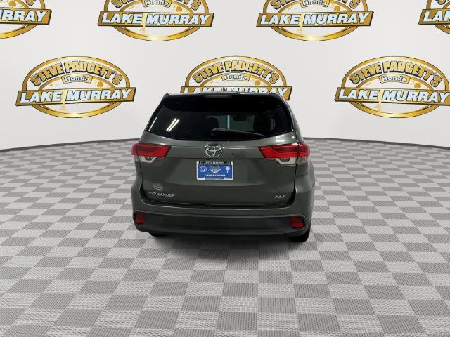 Used 2018 Toyota Highlander XLE FWD image 3