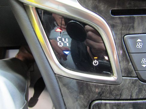 Used 2014 Buick LaCrosse FWD image 25