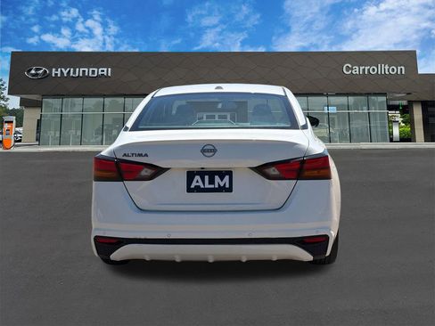 Used 2025 Nissan Altima 2.5 SV FWD image 6