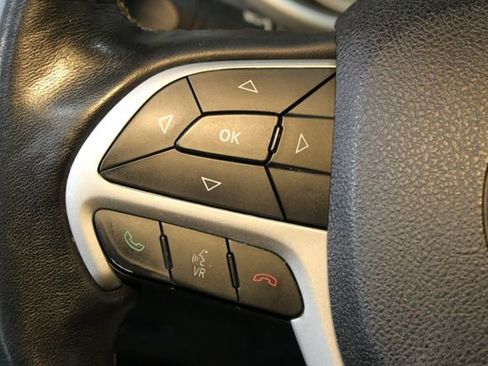 Used 2016 Jeep Cherokee Trailhawk w/ Cold Weather Group image 21