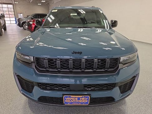 New 2026 Jeep Grand Cherokee L Limited AWD/4WD image 2