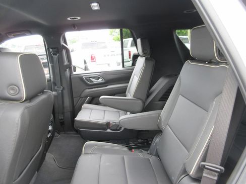 Used 2024 GMC Yukon SLT w/ SLT Luxury Package AWD/4WD image 22