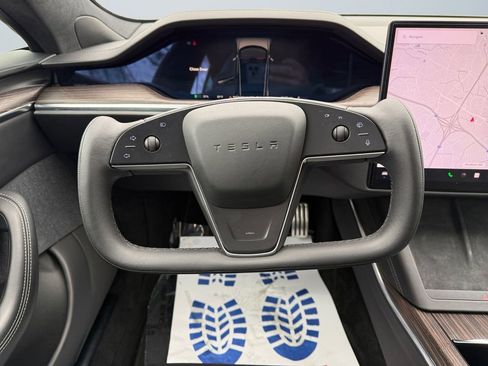 Used 2021 Tesla Model S Plaid image 12