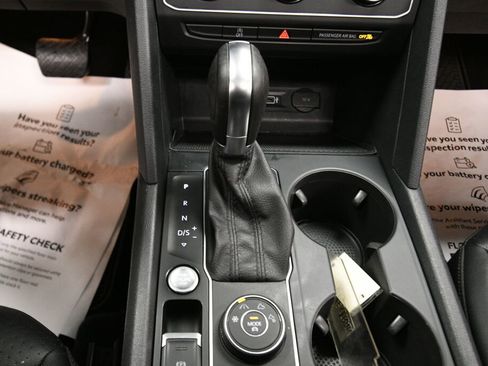 Used 2019 Volkswagen Atlas SE w/ Panoramic Sunroof Package image 17