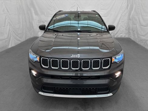 Used 2023 Jeep Compass Limited image 2