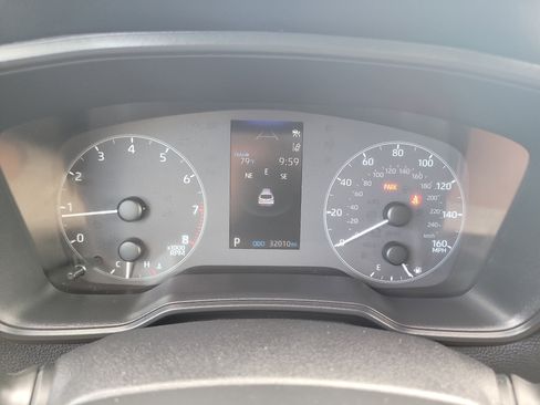 Used 2025 Toyota Corolla Cross LE image 31