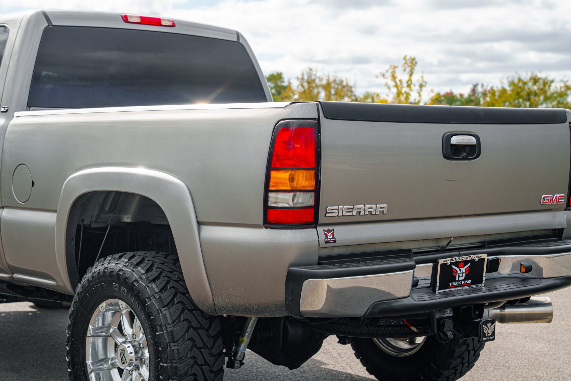 Used 2007 GMC Sierra 2500 SLT w/ Heavy-Duty Power Package AWD/4WD image 32