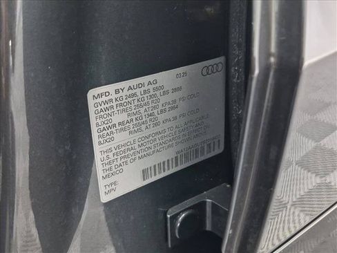 Used 2025 Audi Q5 Premium Plus w/ Premium Plus AWD/4WD image 29