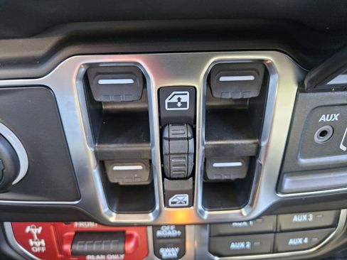 Used 2025 Jeep Gladiator Rubicon w/ Convenience Group image 31