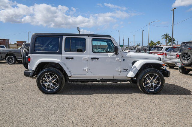 Used 2024 Jeep Wrangler Unlimited w/ Convenience Group AWD/4WD image 3