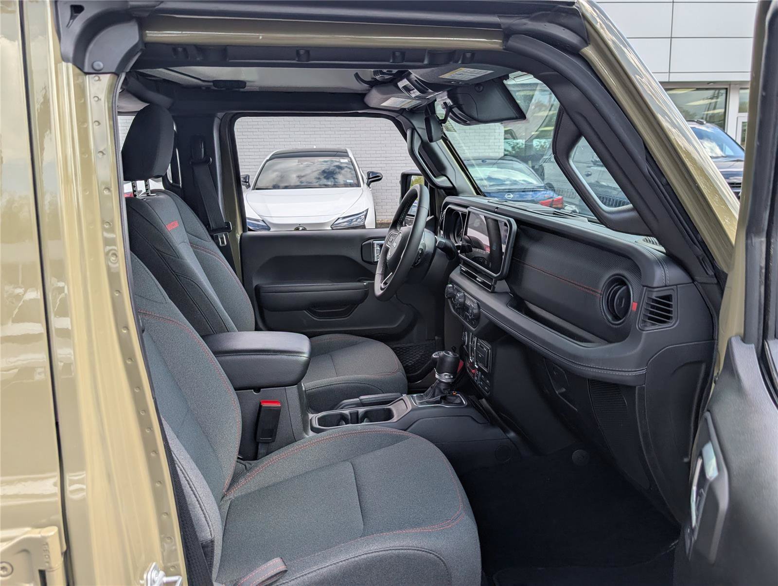 Used 2025 Jeep Wrangler Unlimited Rubicon AWD/4WD image 10
