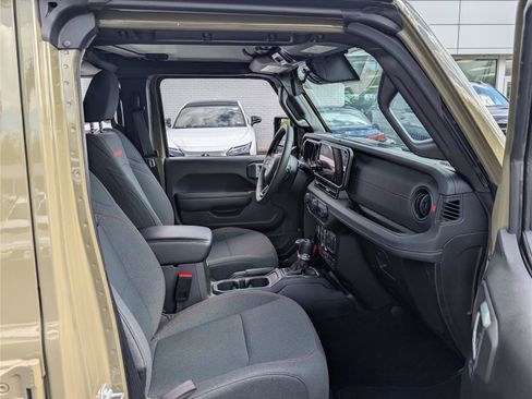 Used 2025 Jeep Wrangler Unlimited Rubicon AWD/4WD image 10