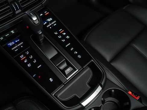 New 2026 Porsche Macan image 24