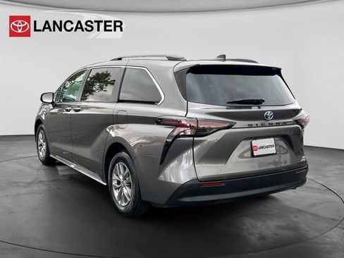 Certified 2024 Toyota Sienna XLE FWD image 5