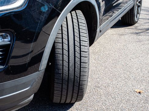 Used 2018 Ford Explorer XLT w/ Equipment Group 202A image 9