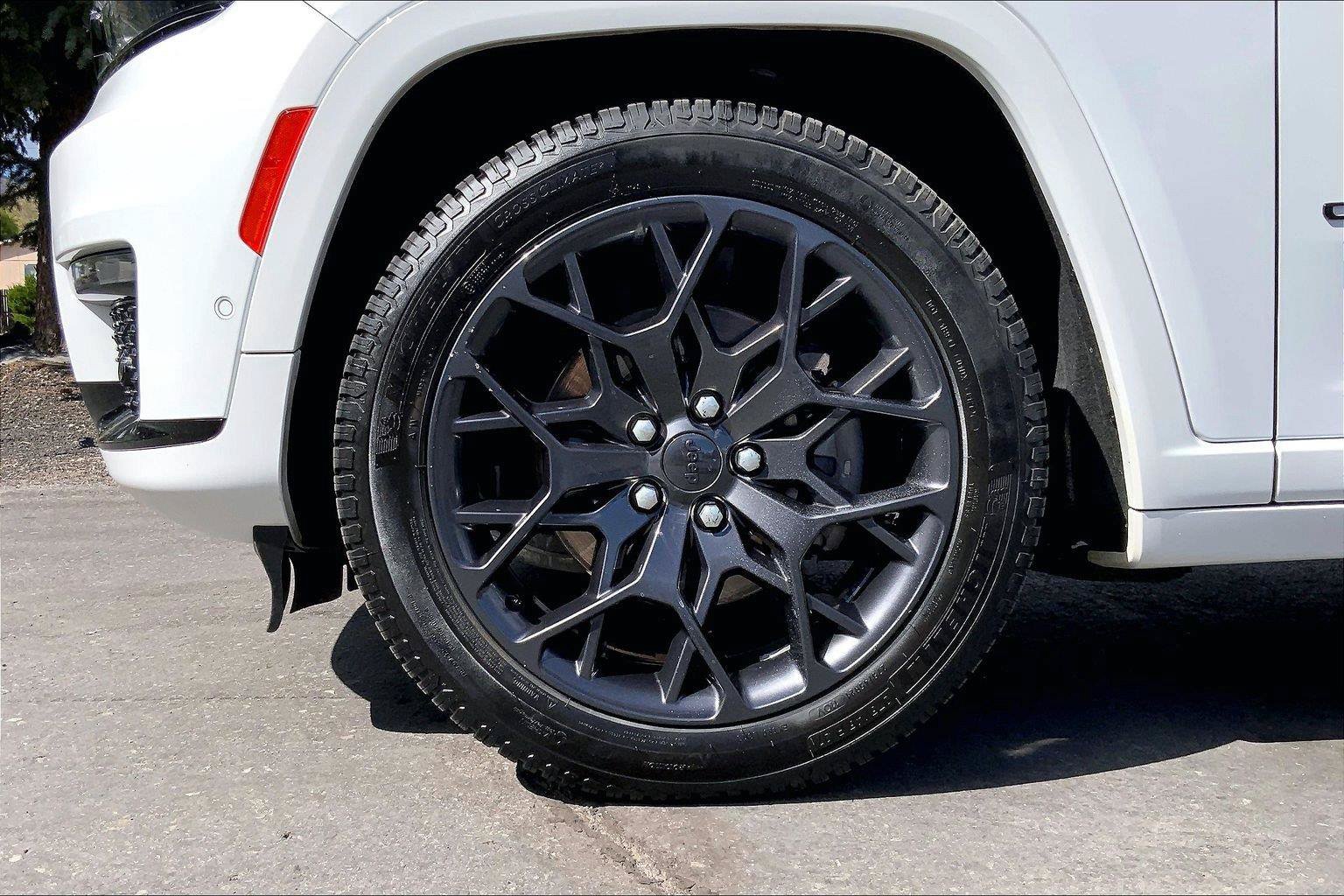 Certified 2024 Jeep Grand Cherokee L Summit w/ High Altitude Package AWD/4WD image 9