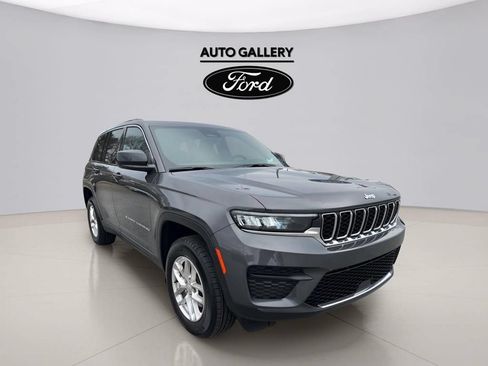 Used 2025 Jeep Grand Cherokee Laredo X RWD image 3