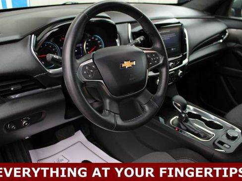 Used 2023 Chevrolet Traverse LT image 2