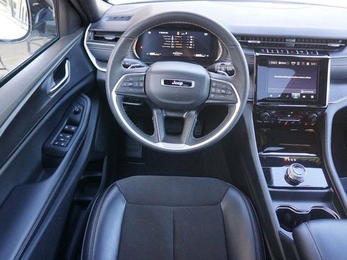 Used 2024 Jeep Grand Cherokee L Altitude AWD/4WD image 37