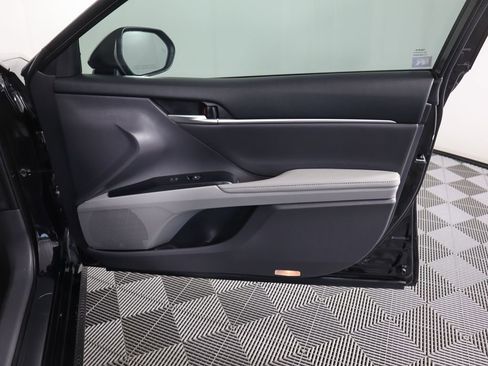Used 2019 Toyota Camry XLE image 25