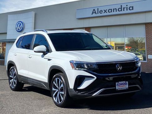 Used 2022 Volkswagen Taos SE w/ Panoramic Sunroof Package image 1