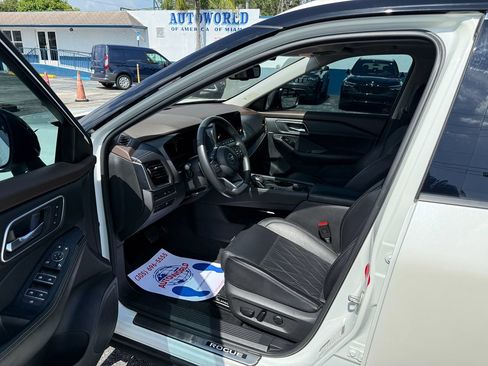 Used 2021 Nissan Rogue Platinum AWD/4WD image 10