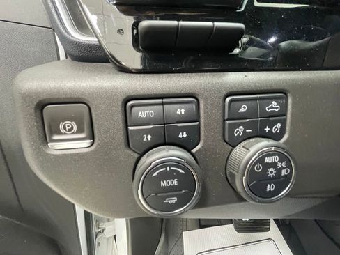 Used 2022 Chevrolet Silverado 1500 High Country w/ High Country Premium Package AWD/4WD image 19