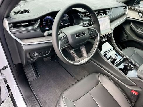 New 2025 Jeep Grand Cherokee Limited w/ Black Appearance Package image 6