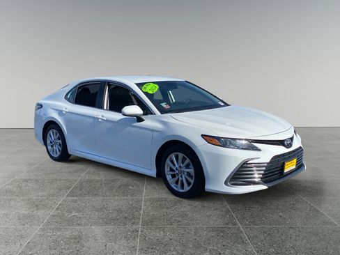 Used 2024 Toyota Camry LE image 7