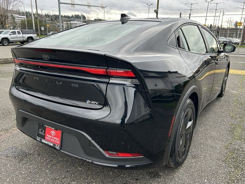 Certified 2025 Toyota Prius LE image 5