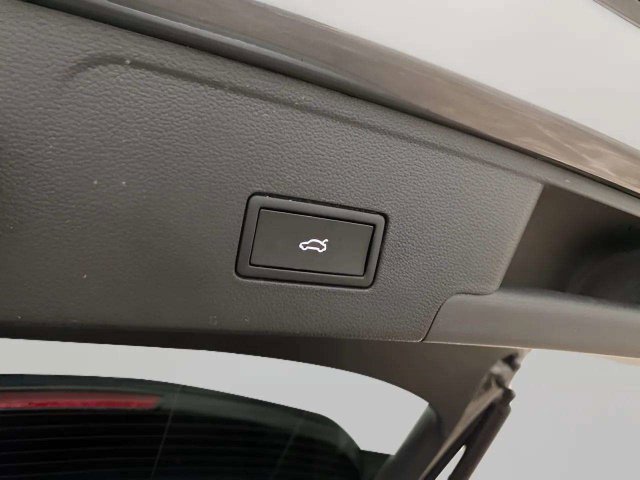 Used 2025 Volkswagen Atlas Cross Sport SE AWD/4WD image 9