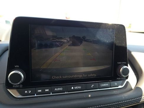 Used 2025 Nissan Rogue S image 18