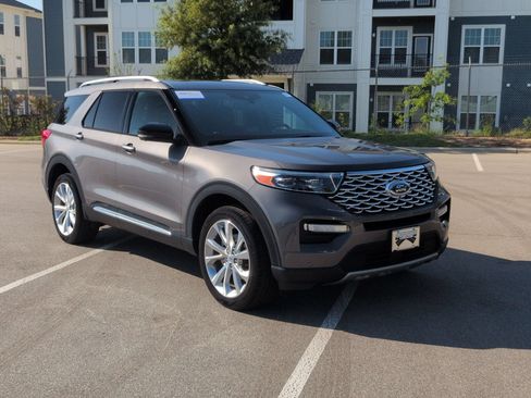 Used 2023 Ford Explorer Platinum w/ Technology Package AWD/4WD image 2