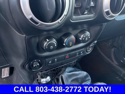 Used 2016 Jeep Wrangler Unlimited Rubicon w/ Connectivity Group AWD/4WD image 25