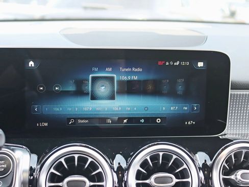 Used 2020 Mercedes-Benz GLB 250 4MATIC image 21