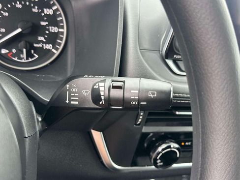 Used 2023 Nissan Rogue S AWD/4WD image 23