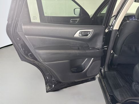 Used 2019 Nissan Pathfinder S AWD/4WD image 26