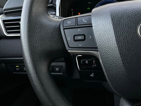 Used 2025 Toyota Camry LE image 32