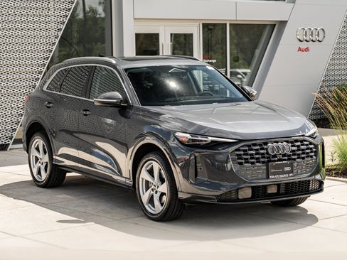 Certified 2025 Audi Q5 Premium w/ Premium Plus AWD/4WD image 2