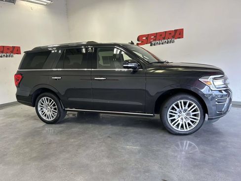 Used 2024 Ford Expedition Limited RWD image 2