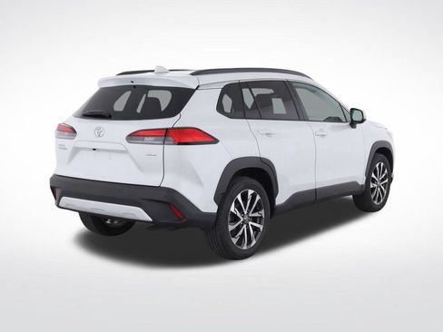 Used 2022 Toyota Corolla Cross XLE FWD image 3