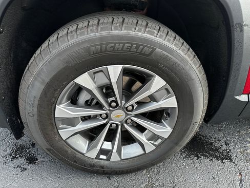 Used 2026 Chevrolet Equinox LT w/ Convenience Package II AWD/4WD image 9