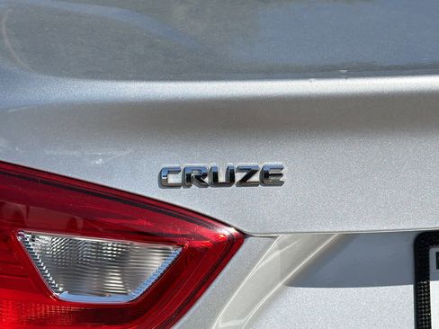 Used 2019 Chevrolet Cruze LS w/ LS Fleet Convenience Package FWD image 19