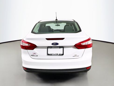 Used 2013 Ford Focus SE w/ SE Winter Pkg image 6