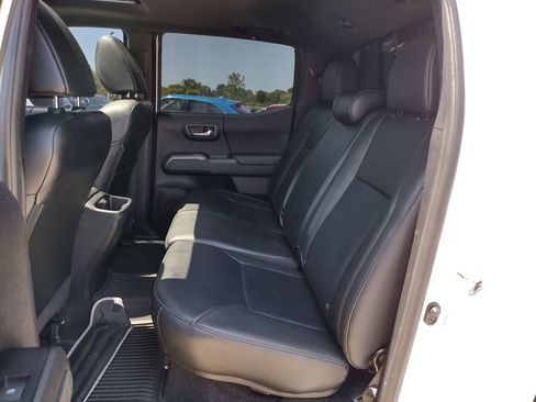 Used 2021 Toyota Tacoma TRD Sport w/ TRD Premium Sport Package AWD/4WD image 9