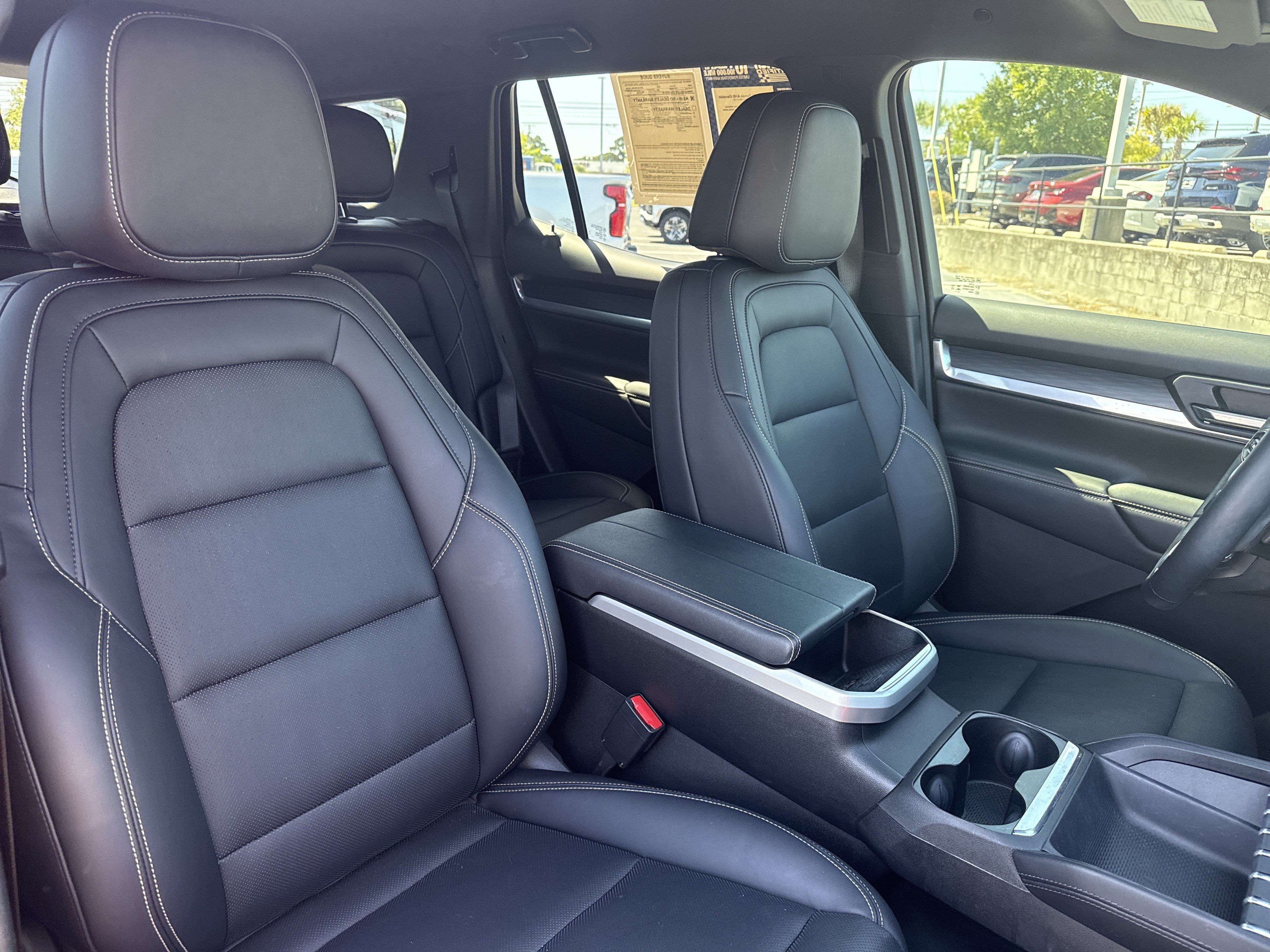 Used 2025 GMC Terrain Elevation w/ Elevation Premium Package AWD/4WD image 32