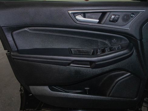 Used 2024 Ford Edge Titanium image 10